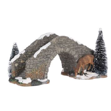 Steinbrücke mit Hirsch